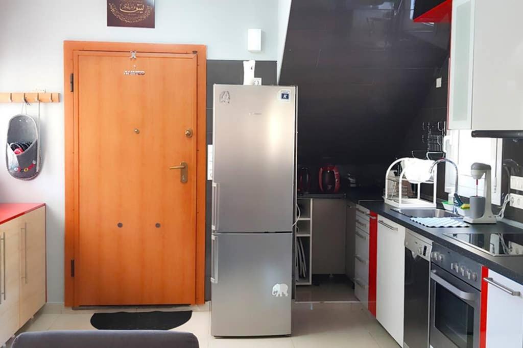 Renovated Lovely Apartment Near Airport & Sea Pórto Ráfti Kültér fotó
